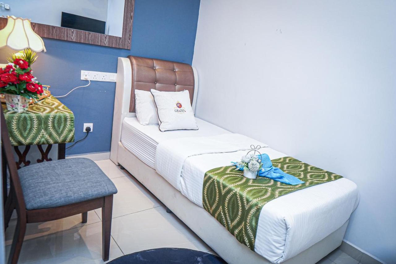 Ghazrins Desaru Hotel Pengerang Exterior foto