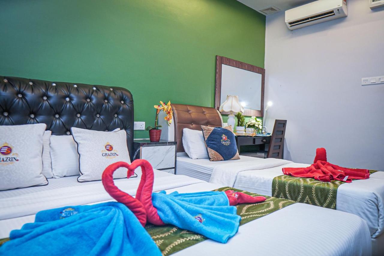 Ghazrins Desaru Hotel Pengerang Exterior foto