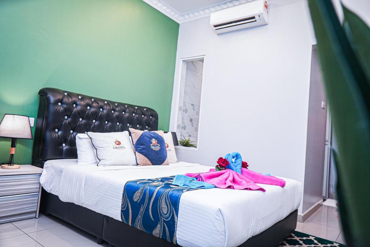 Ghazrins Desaru Hotel Pengerang Exterior foto
