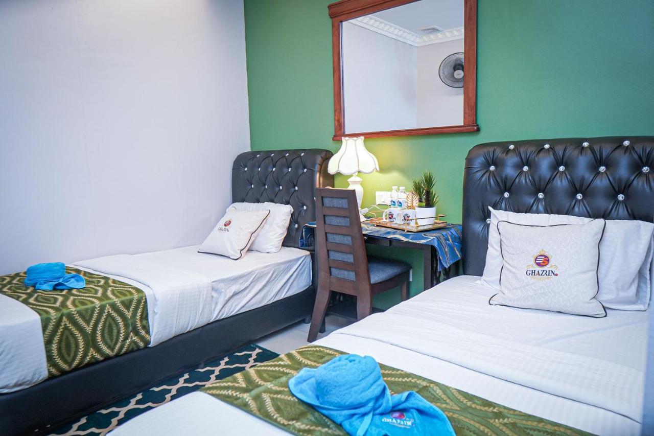 Ghazrins Desaru Hotel Pengerang Exterior foto