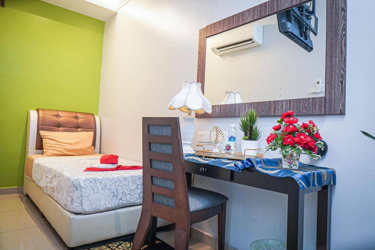 Ghazrins Desaru Hotel Pengerang Exterior foto