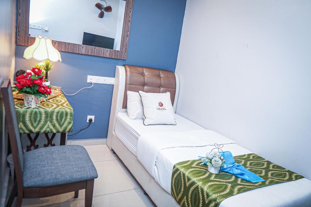 Ghazrins Desaru Hotel Pengerang Exterior foto