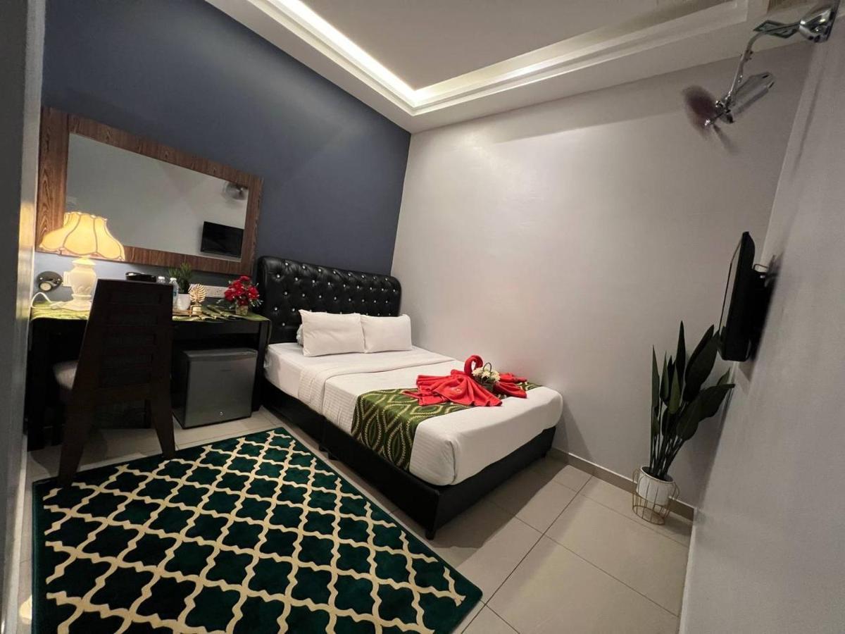 Ghazrins Desaru Hotel Pengerang Exterior foto